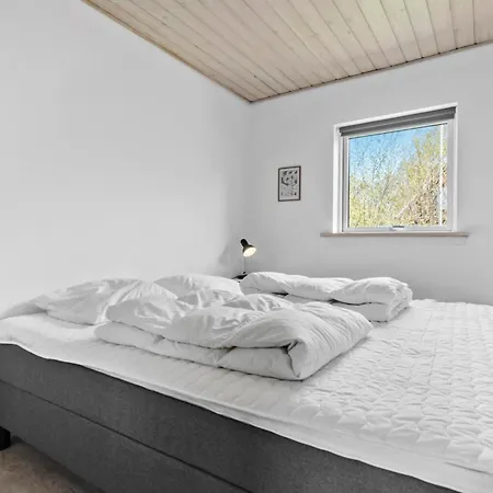 4 Bedroom Pet Friendly In *