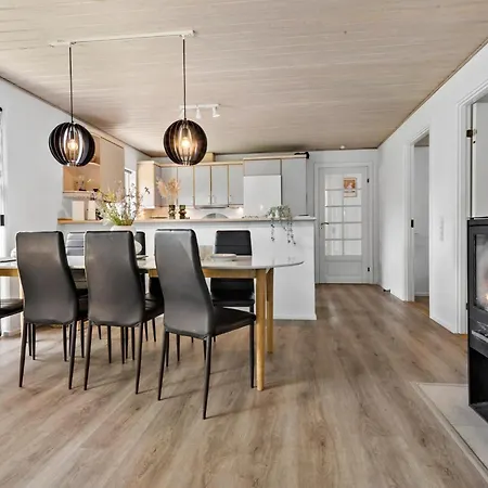 Casa vacanze 4 Bedroom Pet Friendly In *