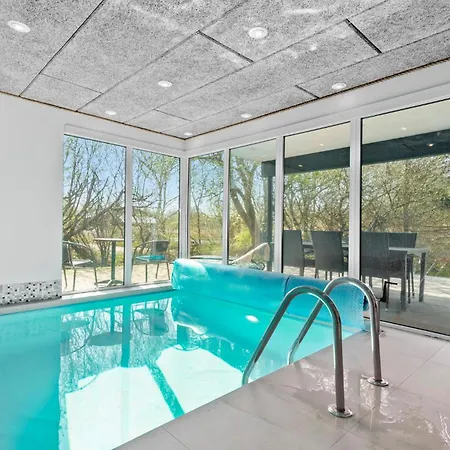 4 Bedroom Pet Friendly In *