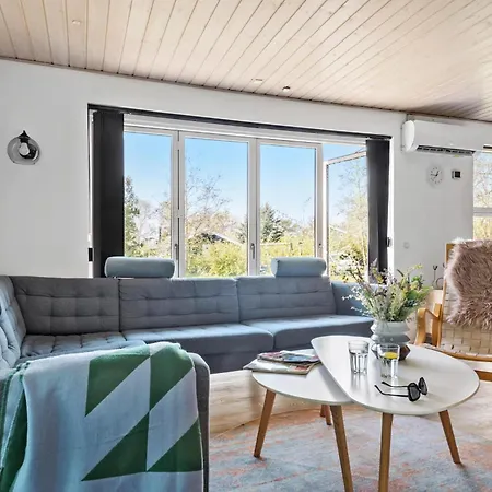 4 Bedroom Pet Friendly In